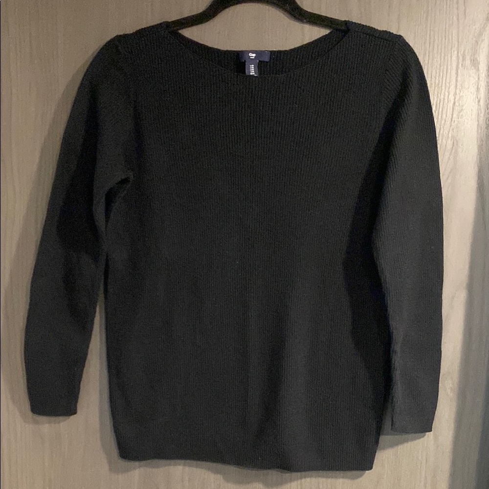 GAP Women's Elegant Black Crew Neck Sweater
